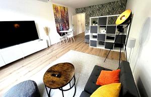 Bright Modern City Stay