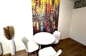 Bright Modern City Stay