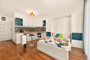 Didi`s Stylish Studio - Seaview & Pool Backyard