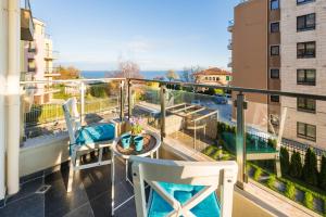 Didi`s Stylish Studio - Seaview & Pool Backyard