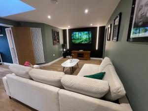 Luxury new-build house nr Science & Business parks