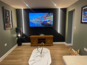 Luxury new-build house nr Science & Business parks