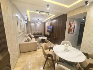 Large luxurious apartment opposite to Hassan 2 Mosqu and FAIR international casablanca , near downtown prohibited arb unmarried couples, Free underground parking for buildings, 3 rooms, 2 bathroom, living room