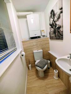 Central Boutique 3 Bed Apartment - Plymouth - By Habita Property