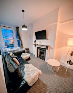 Central Boutique 3 Bed Apartment - Plymouth - By Habita Property
