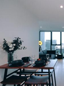 Convenient Cosy Hideaway with Pool Gym Spa Sauna