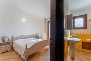 Cozy flat with shared pool img16