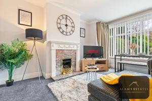 Spacious 4-Bed House, Free Parking, Fast Wi-Fi, Netflix, Contractors Welcome