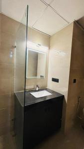 Black and white theme in Lucknow