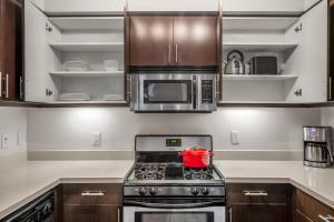 Blueground Downtown rooftop nr Santa Monica Pier LAX-206