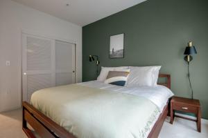 Blueground Downtown rooftop nr Santa Monica Pier LAX-206