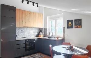 2 Bedroom Nice Apartment In Rab