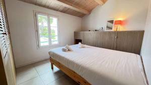 Charmante et récente villa à proximité du centre village