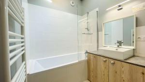 Charmante et récente villa à proximité du centre village