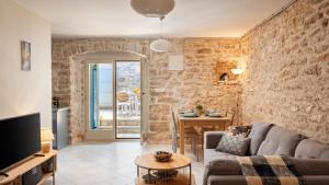 Rustic villa Casa Tessa with outdoor pool in Tar