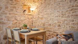 Rustic villa Casa Tessa with outdoor pool in Tar