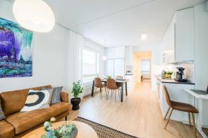 Rahulihomes, Sauna, 2toilets, Best location on Jyväskylä, 65 TV, balcony, Free parking, 6min to City, Paviljonki 1min