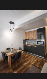 Jasmin President Kop