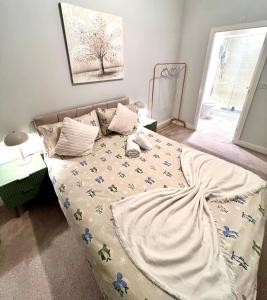 Cosy two bed apartment, Shirley