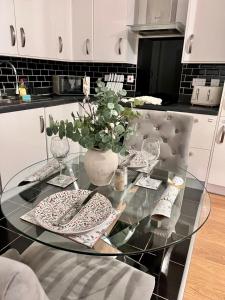 Cosy two bed apartment, Shirley