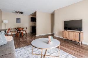 Blueground Foster City pool nr Leo J Ryan Park SFO-2078