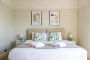 5 Bed Seaside Property with Garden , Parking and Games Room