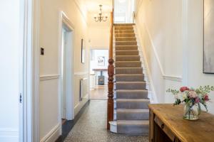 5 Bed Seaside Property with Garden , Parking and Games Room