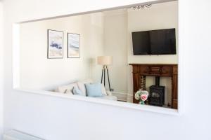 5 Bed Seaside Property with Garden , Parking and Games Room