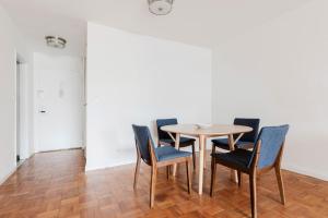 Blueground Yorkville doorman nr Carl Schurz Park NYC-2182