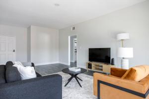 Blueground Westwood balcony nr UCLA LAX-1398