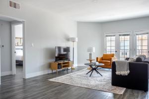 Blueground Westwood balcony nr UCLA LAX-1398