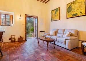 Tuscan Farmhouse sits between Lucca and Pisa hills