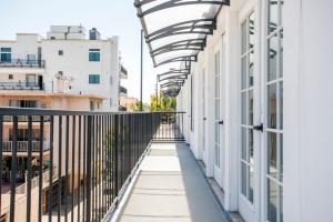 Blueground Westwood balcony nr UCLA LAX-1398