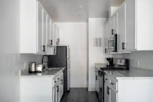 Blueground Westwood balcony nr UCLA LAX-1398