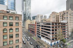 Blueground Pike Place Market pool nr Waterfront SEA-979