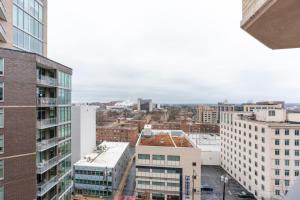 Blueground Woodmont Triangle rooftop nr Bethesda Fountain WDC-1202