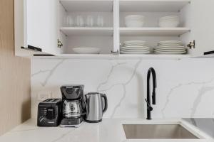 Blueground Midtown East washer nr UN Plaza NYC-2177