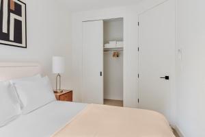 Blueground Midtown East washer nr UN Plaza NYC-2177