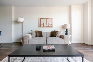 Blueground Ballston pool nr Arlington Cemetery WDC-1227