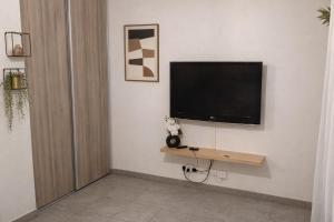 Pleasant, cozy studio with pool 2 mins from Montpellier