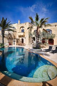 Outdoor & Heated Indoor Pool Paradise in Xaghra Gozo