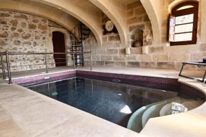 Outdoor & Heated Indoor Pool Paradise in Xaghra Gozo