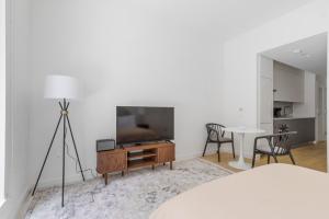 Blueground Chelsea rooftop pool nr Madison Square Park NYC-2149