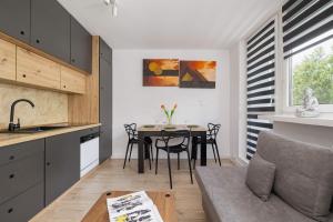 Piastow Comfy Apartment with Balcony & Home office in Katowice by Noclegi Renters