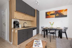 Piastow Comfy Apartment with Balcony & Home office in Katowice by Noclegi Renters