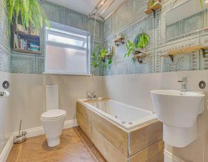 Stunning home in Leigh Sleeps 5 - Pass the Keys