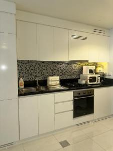 Luxury Studio With Pool View Near Burj Khalifa