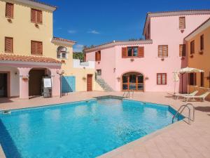 Comfy studio with shared pool img19