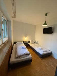 ALL IN APARTMENTS 2141OG 4 Schlafzimmer mit Terrasse ,Küche, Bad, Würzburg, Versbach