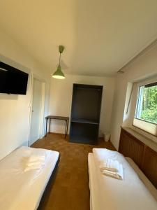 ALL IN APARTMENTS 2141OG 4 Schlafzimmer mit Terrasse ,Küche, Bad, Würzburg, Versbach